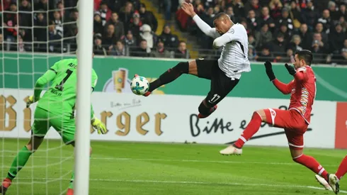 Frankfurt sink sloppy Mainz to reach Cup semis