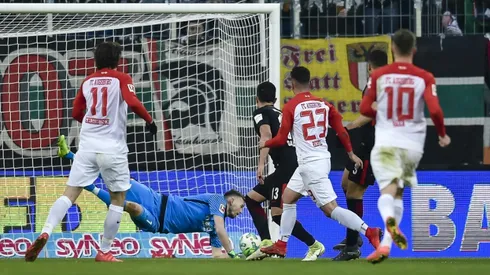 Augsburg deny Frankfurt chance to go second