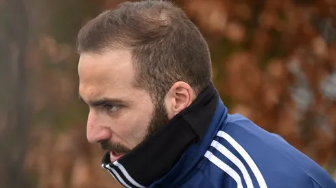 Higuain says ill mother convinced him not to retire
