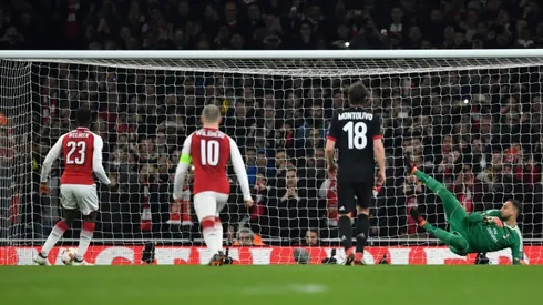 Welbeck double helps Arsenal past Milan, Dortmund dumped out