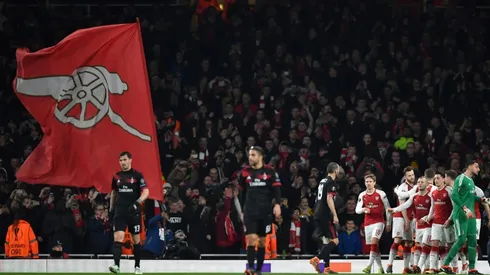 Football: Welbeck in diving storm as Arsenal advance