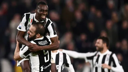 Higuain helps Juve burst clear of Napoli in Italy