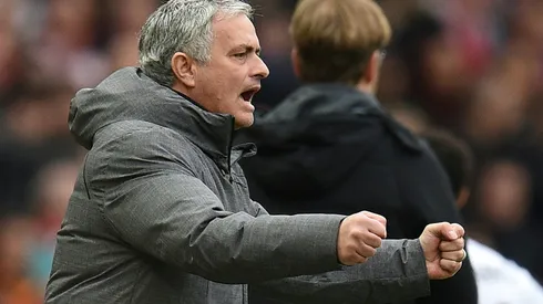 Defiant Mourinho hails United, Hammers fans fume