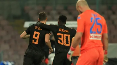 Roma end Napoli's 10-win streak to throw Serie A title race wide open