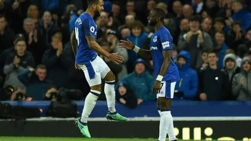 Walcott downs Newcastle to boost under-fire Allardyce