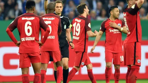 Gone in 33 seconds: Frankfurt's Fernandes gets quickfire red card