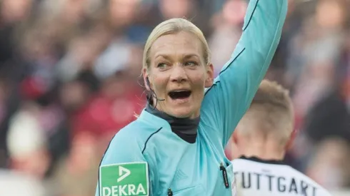 Borussia sorry after fans insult female referee