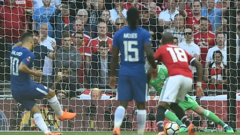 "Serial winner" Conte hits back by beating Mourinho to FA Cup