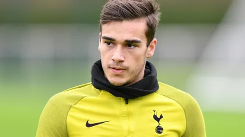 Tottenham's Winks signs new long-term deal