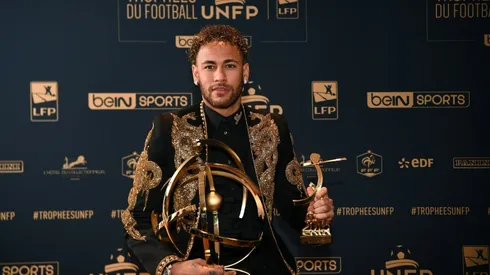 Neymar wins French player of the year prize, rejects transfer talk