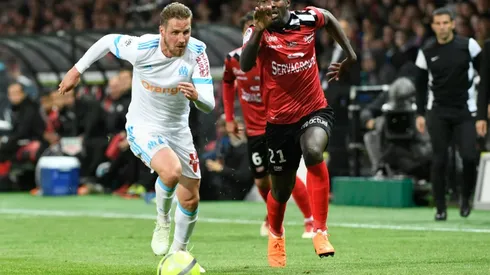 Thauvin strikes late to keep Marseille's top-three hopes alive