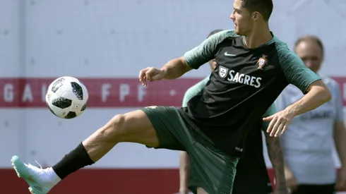 Godin, Uruguay look to stop Ronaldo as Madrid rivalry comes to World Cup