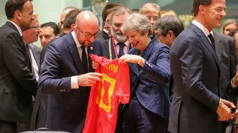 Belgian PM surprises UK's May with World Cup shirt