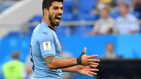 Uruguay, Russia reach World Cup knockout phase