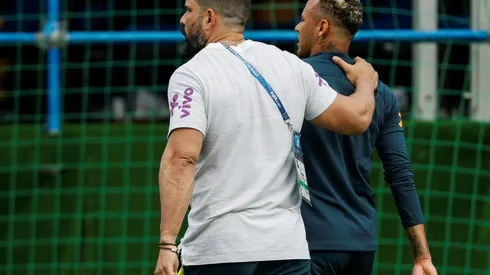 Neymar limps out of training, setting Brazilian alarm bells ringing