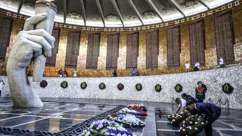 Low turnout but warm welcome for England in Volgograd