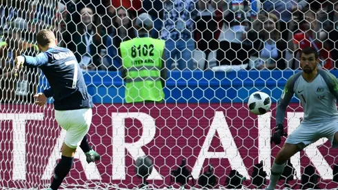 Griezmann hits historic VAR penalty as France squeeze past Australia
