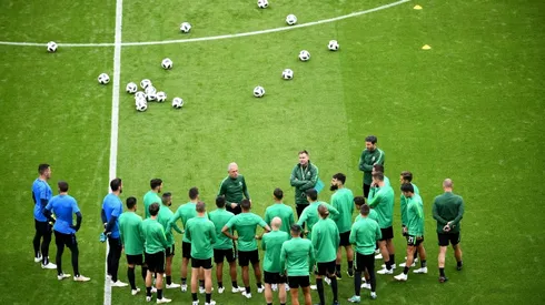 Australian 'guts' to stun France - Van Marwijk