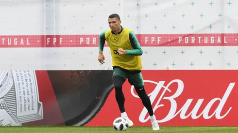 Ronaldo 'doesn't look worried about his future' - Fernandes