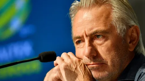 Van Marwijk pays for own coaching team with Australia - report