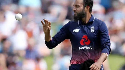 England's Cook backs Rashid to handle pressure of India Test
