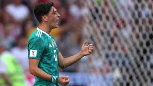 Ozil has 'respect of every player', says Arsenal boss