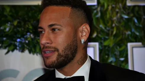 Neymar rules out transfer move, staying at PSG
