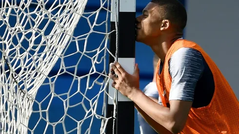 France's Mbappe sprints towards superstar status at World Cup