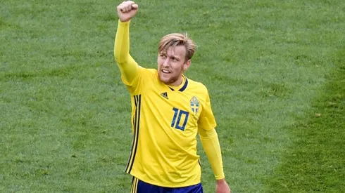 Forsberg comes to the fore to lead Sweden into quarters