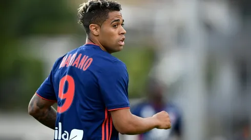 Real Madrid set to buy back striker Mariano from Lyon