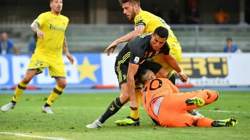 Chievo goalie thanks 'legend' Ronaldo for message after KO