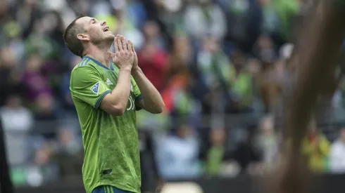 Surging Sounders thrash Galaxy 5-0