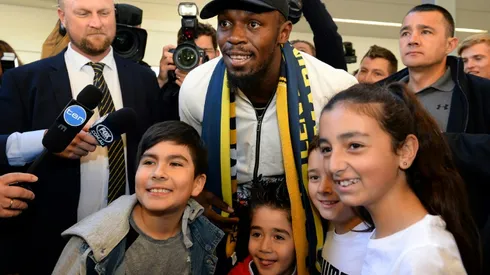 Bolt arrives in Australia on football quest