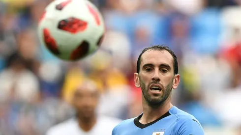Godin to stay at Atletico, but has not extended contract