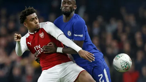 Alex Iwobi signs new long-term Arsenal deal