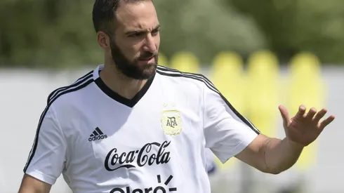Higuain signs for AC Milan as Bonucci returns to Juventus