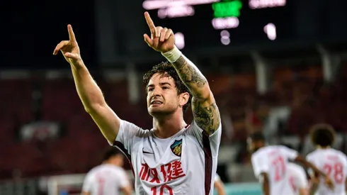 Pato hits stunning free-kick to light up China league