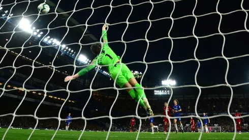 Chelsea end Liverpool's perfect start as United suffer Hammer blow