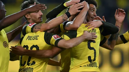 Seven-up Dortmund keep heat on Bayern Munich