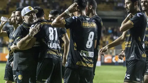 Ever controversial, Maradona makes winning debut in Mexico