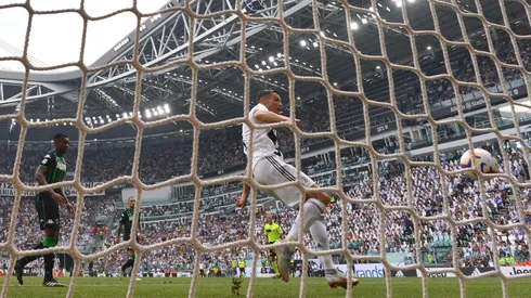 Petagna brace lifts SPAL to second in Serie A