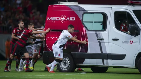 Help! Players rescue ambulance in Brazilian league game
