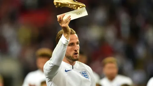 Kane receives Golden Boot award at adoring Wembley