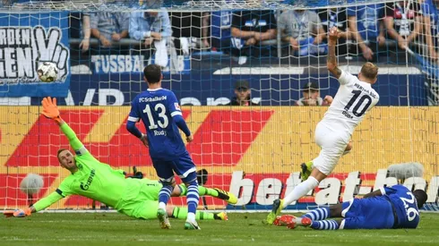 Duda double gives Hertha rare win at Schalke