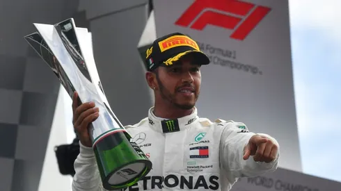 Hamilton wrecks Ferrari's party in Italy