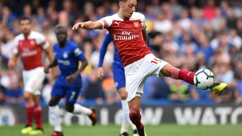 Ozil back for Arsenal after rift talk