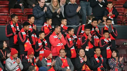 Rescued Thai football team honoured by Man Utd