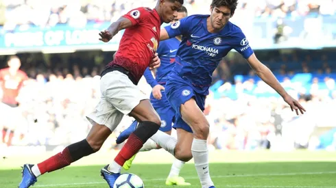 Spain's Alonso signs new deal with Chelsea