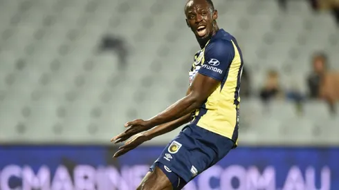 Sprint legend Bolt hits first goals in football bid