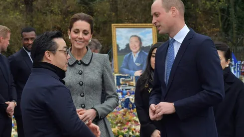 Prince William and Kate pay tribute to tragic Leicester chairman